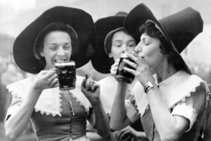 54ac91cbb57e3_-_elle-13-vintage-women-drinking 54ac91cbb57e3_-_elle-13-vintage-women-drinking